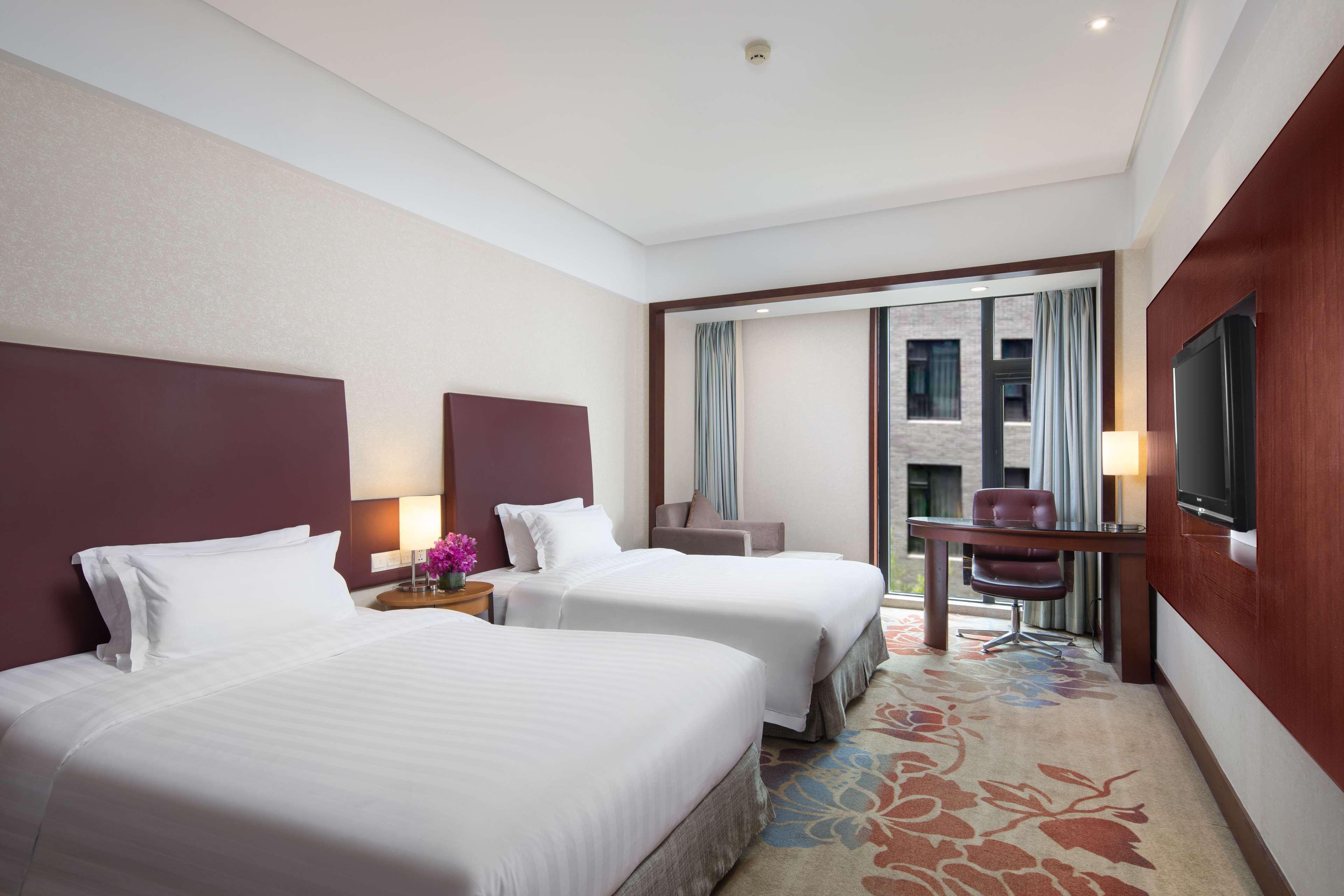 Ramada By Wyndham Beijing Airport Hotel Shunyi Exterior photo