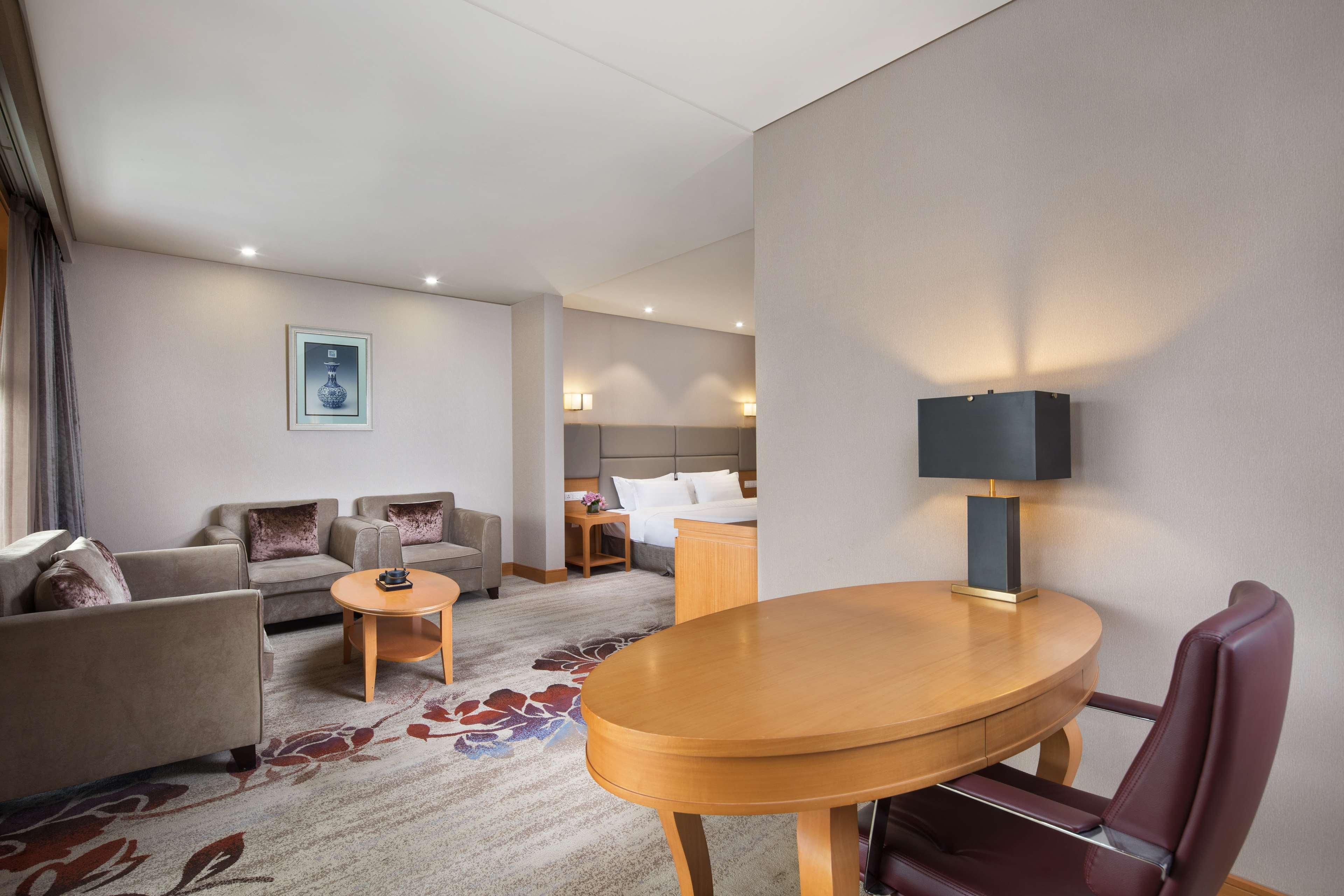 Ramada By Wyndham Beijing Airport Hotel Shunyi Exterior photo