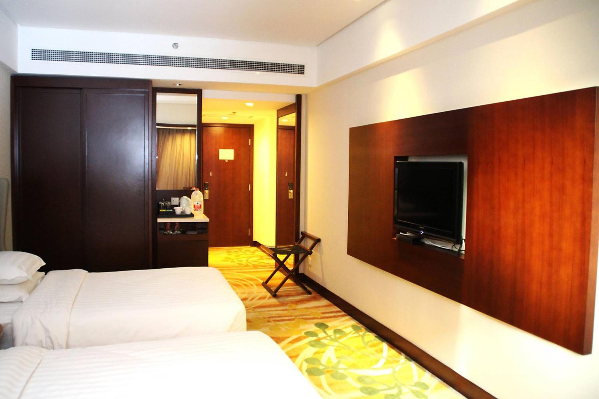 Ramada By Wyndham Beijing Airport Hotel Shunyi Exterior photo