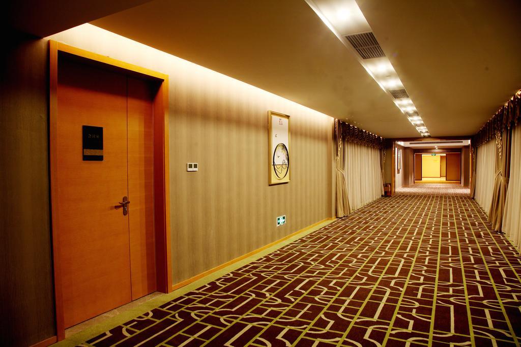 Ramada By Wyndham Beijing Airport Hotel Shunyi Exterior photo