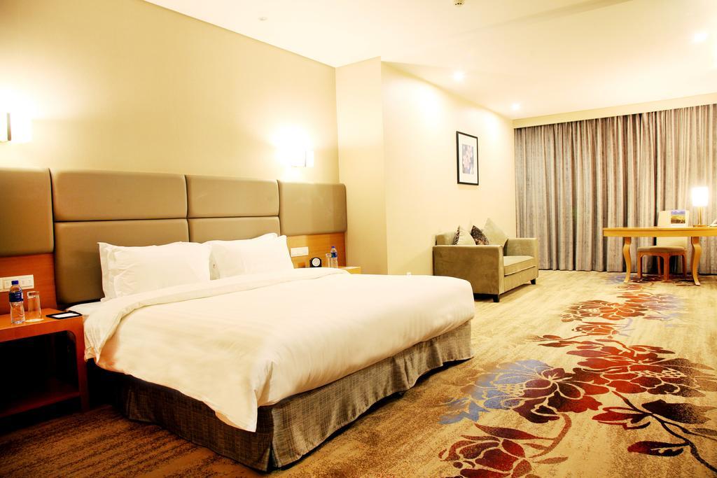 Ramada By Wyndham Beijing Airport Hotel Shunyi Exterior photo