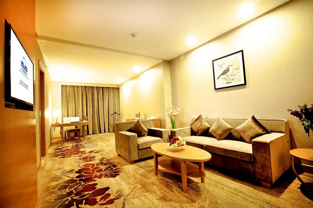 Ramada By Wyndham Beijing Airport Hotel Shunyi Exterior photo