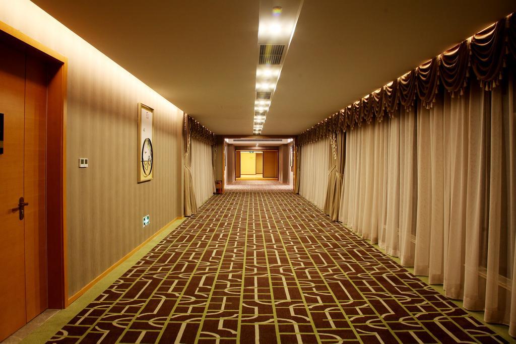 Ramada By Wyndham Beijing Airport Hotel Shunyi Exterior photo