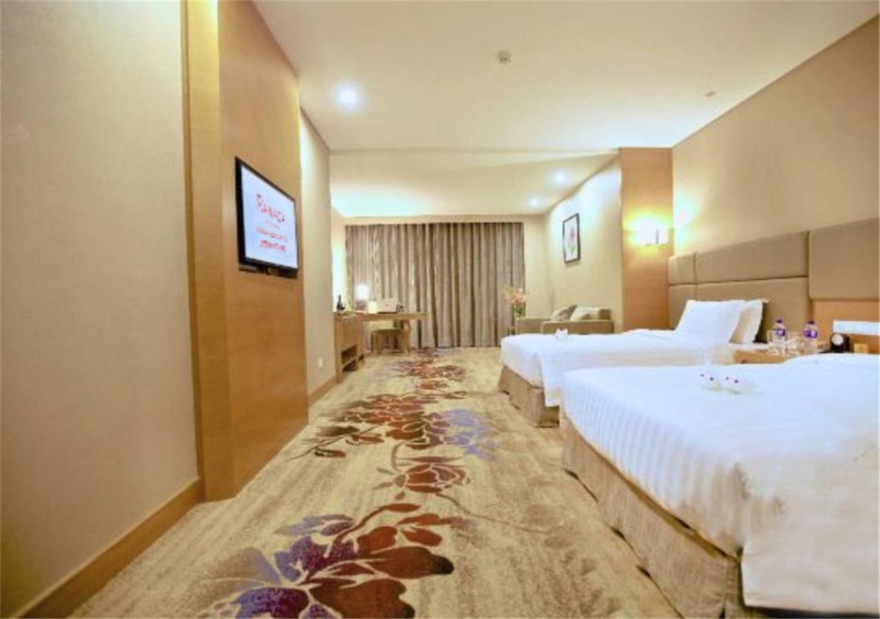Ramada By Wyndham Beijing Airport Hotel Shunyi Exterior photo